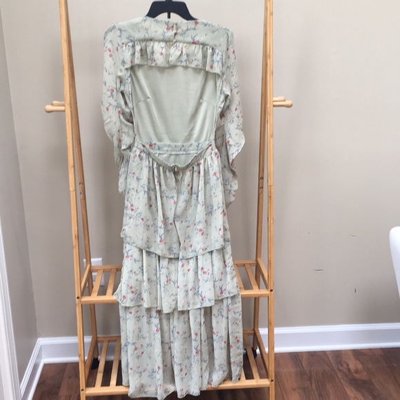 NWT Beautiful Floral Open Back Dress Size S - Picture 2 of 2